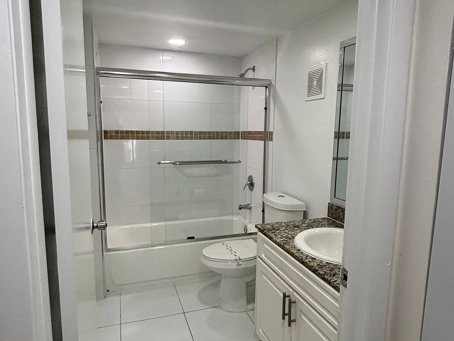 1 bed, 850 sqft, $1,740 — Photo 4