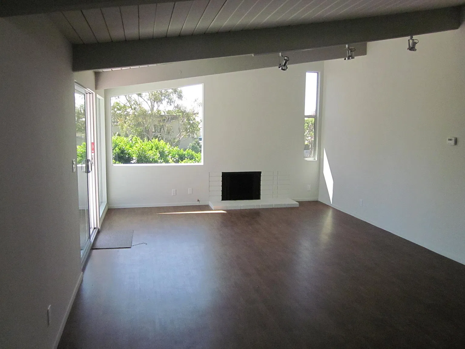 2 bed, 870 sqft, $4,000 — Photo 2