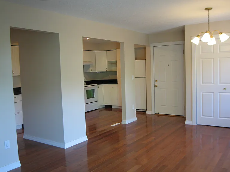 912 Wescott Sq #202 — Photo 3