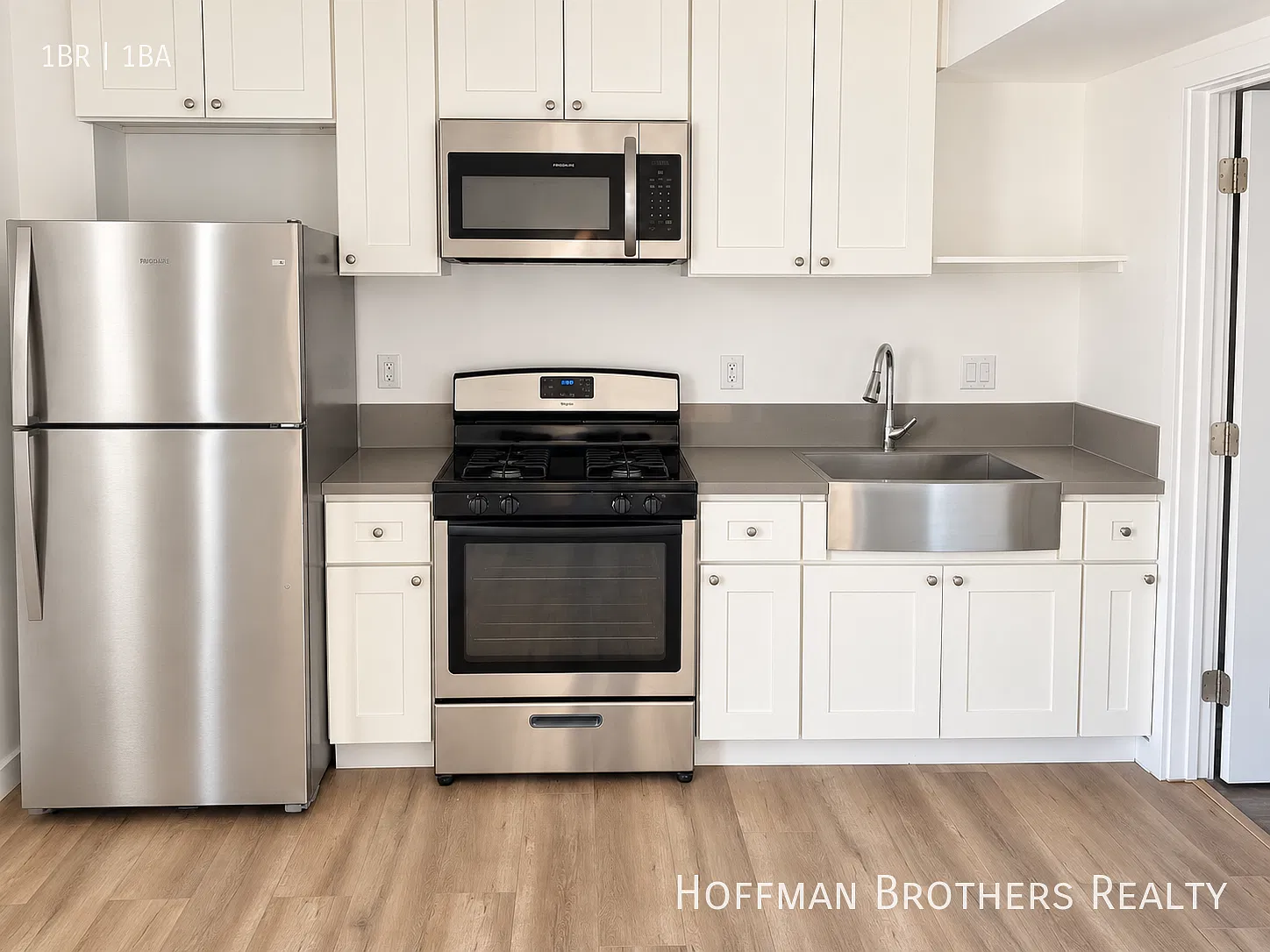 La City Section 8 Welcome! 1br With Stove, Fridge + Microwave, Water Included & No App Fee! — Photo 2