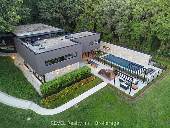 5th image of 250 Canboro Rd