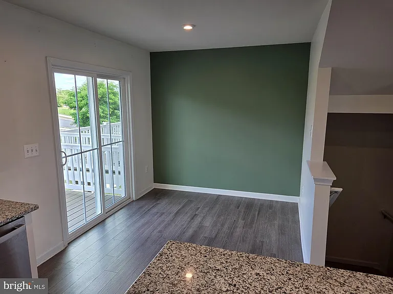 102 Spring Pl — Photo 8