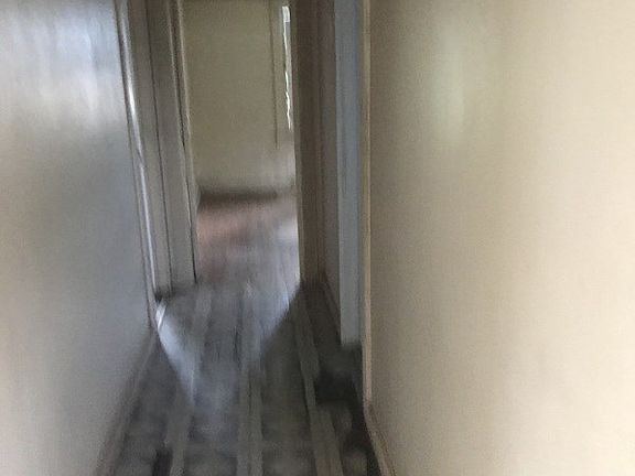 5th image of 3212 E Red River St