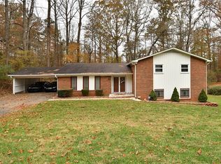 3190 Shaftesbury Ln, Winston Salem, NC 27105