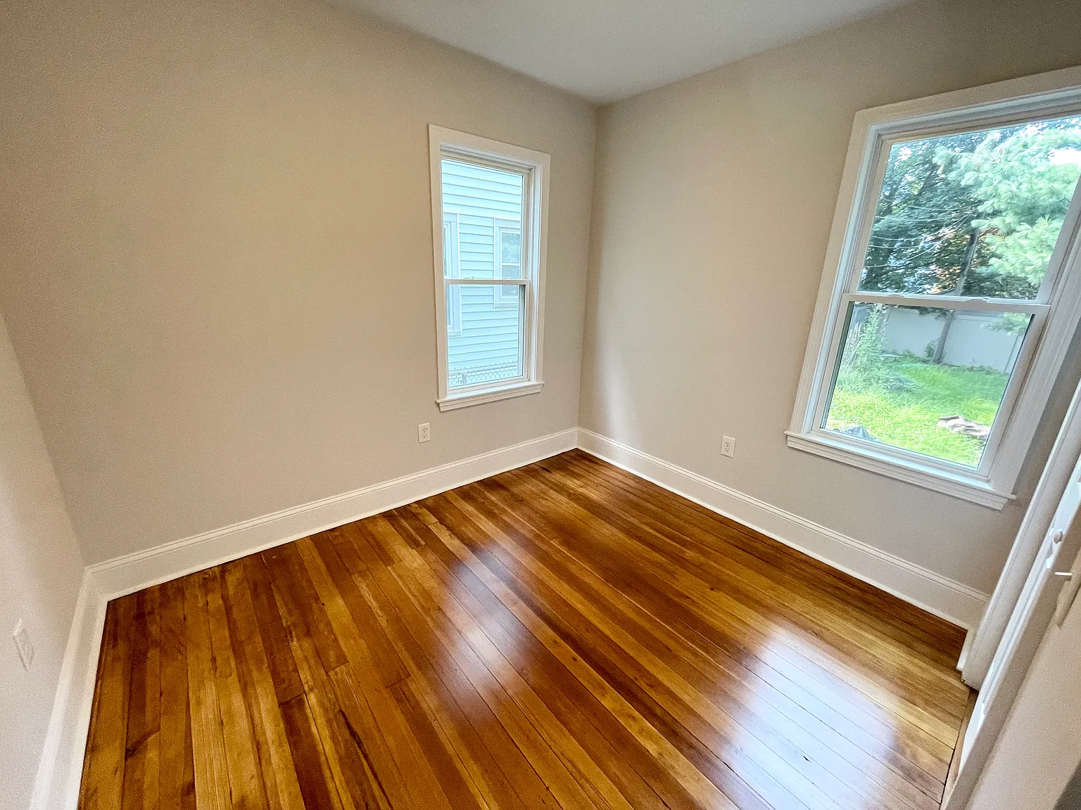 3 bed, 9999 sqft, $3,300 — Photo 4
