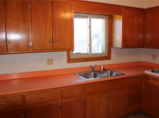 1222 N 116th St, Wauwatosa, WI 53226