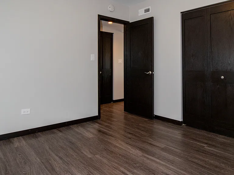 800 N Hamlin Ave #2B — Photo 5