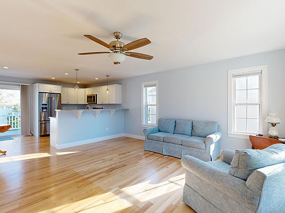 4th image of 20 Settlers Way #20