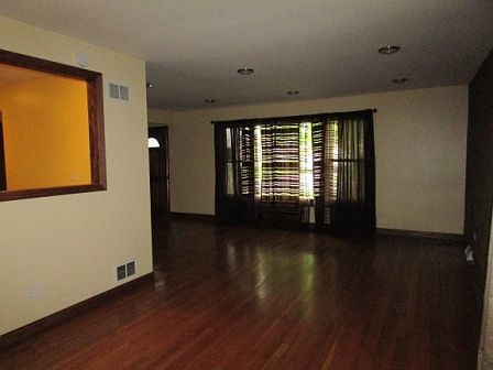 2nd image of 355 Saginaw Ave
