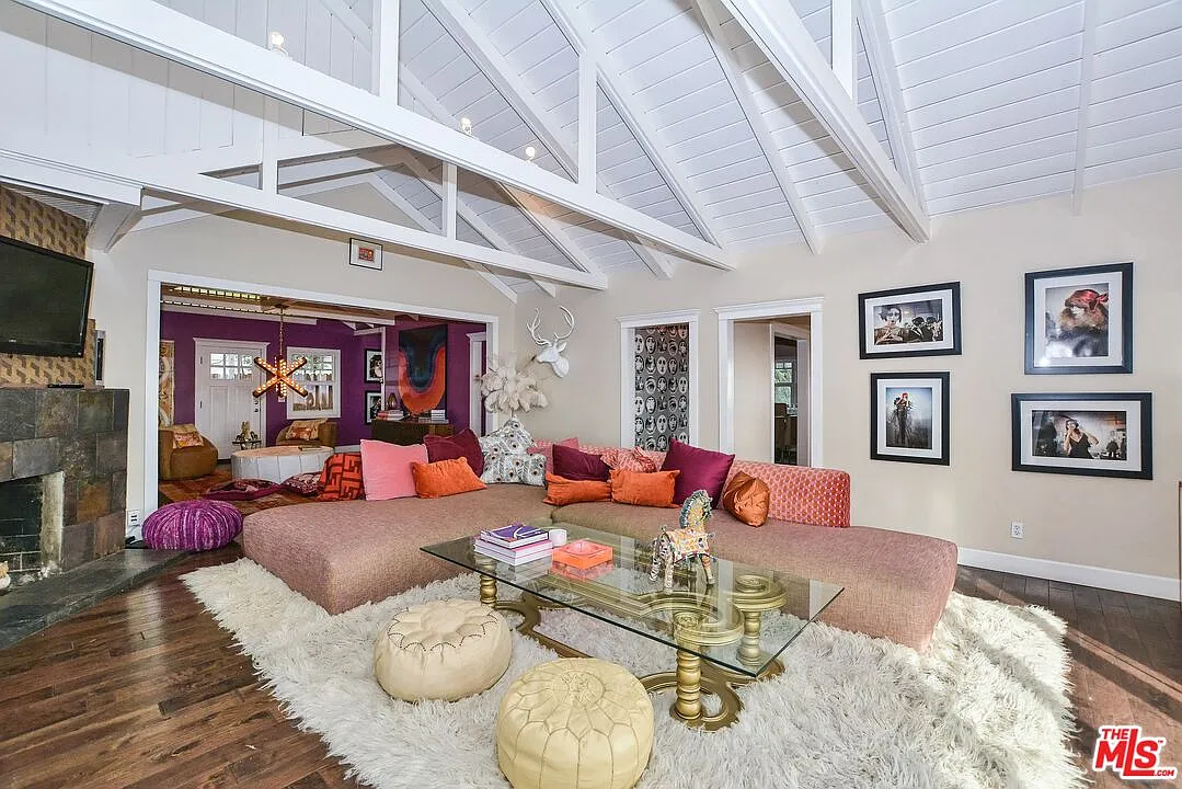 6 bed, 6.0 bath, 4106 sqft, $8,750 — Photo 4