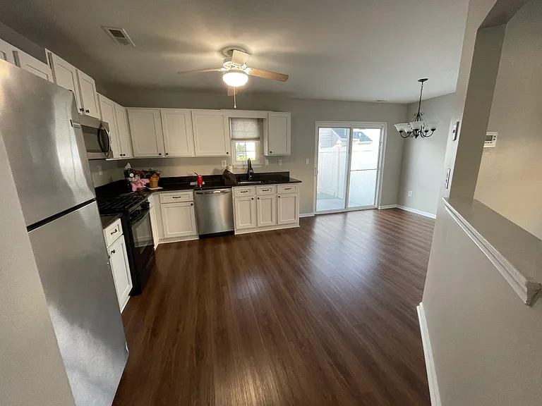 906 Fitch Ct — Photo 8