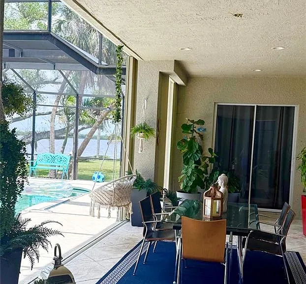 E Riverside Dr — Photo 11
