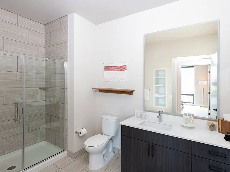1634 N Franklin Pl #204 — Photo 9