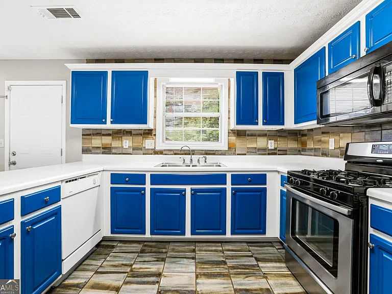690 Burnham Rdg — Photo 9