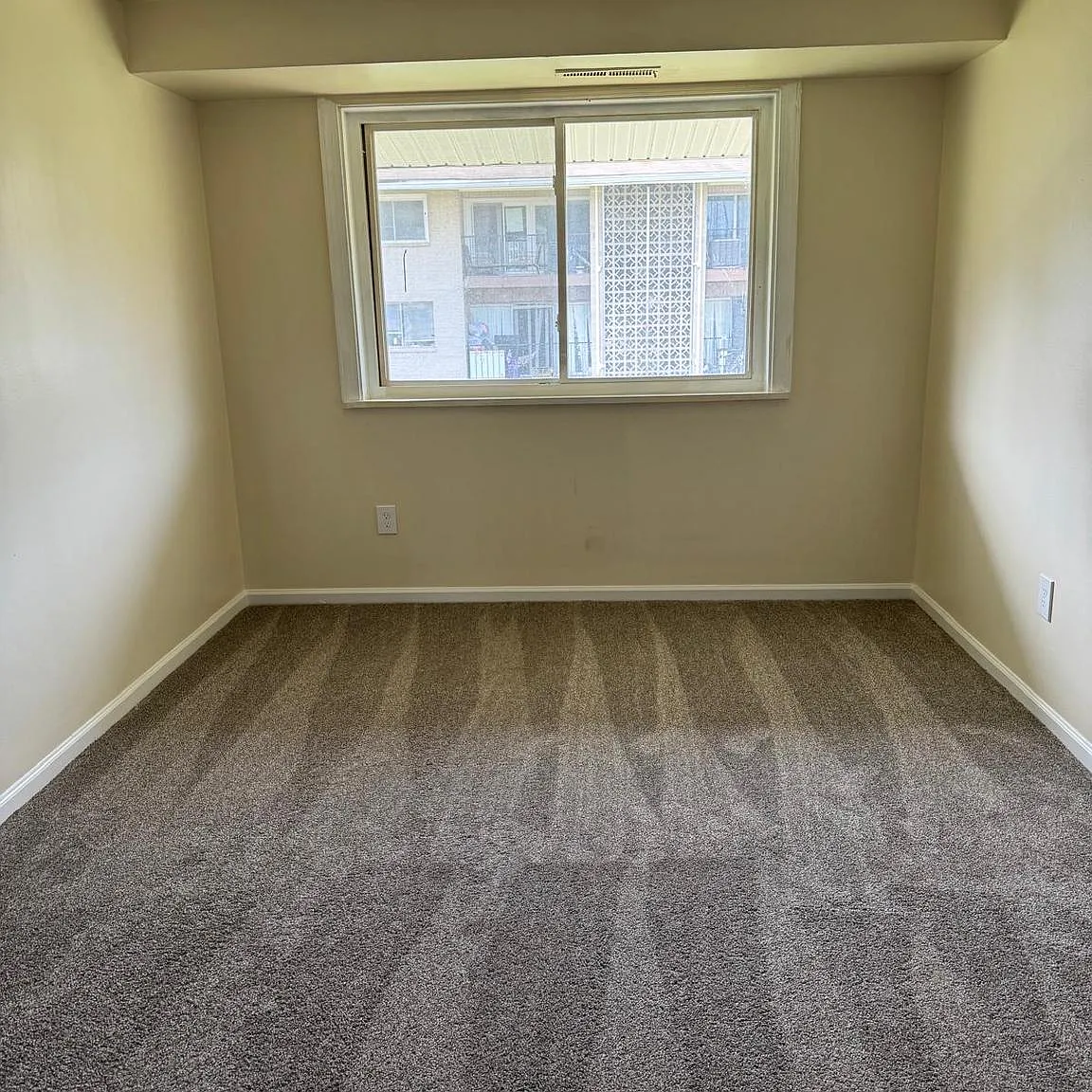 2 bed, 851 sqft, $1,690 — Photo 3