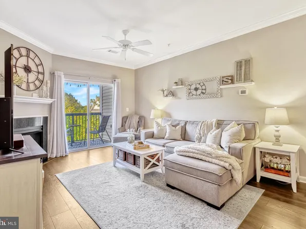 11375 Aristotle Dr #9304, Fairfax, VA 22030