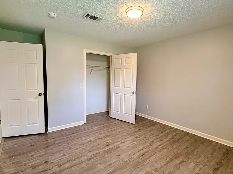 305 Cambridge Dr #305 — Photo 6