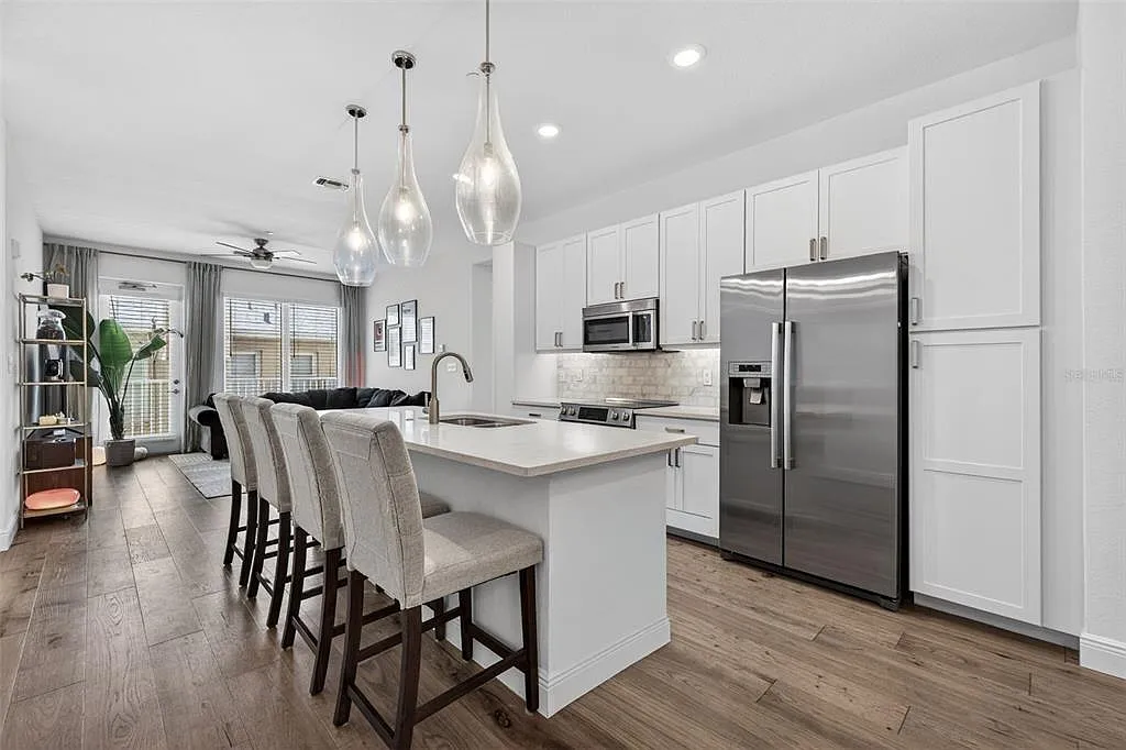 2 bed, 2.0 bath, 1310 sqft, $3,400 — Photo 3