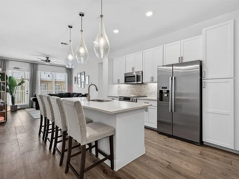 644 3rd Ave S #202 — Photo 3