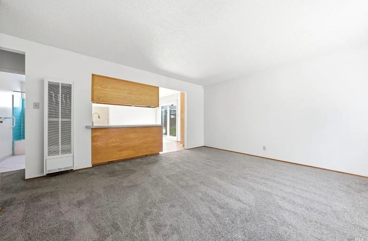 2 bed, 810 sqft, $2,000 — Photo 2