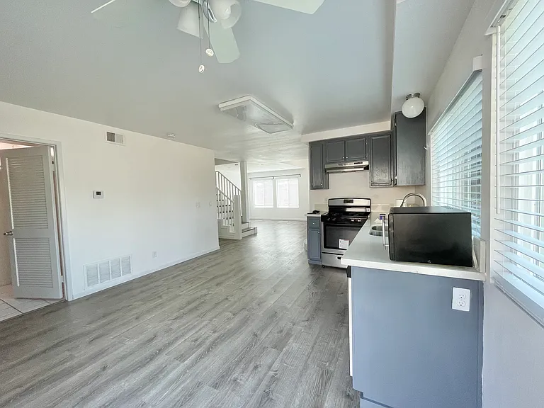 5073 La Cuenta Dr — Photo 4