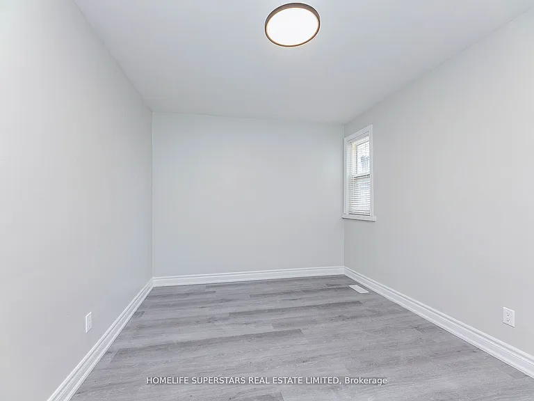 1164 The Queensway #A — Photo 12