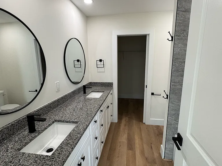 2204 Chester St — Photo 22