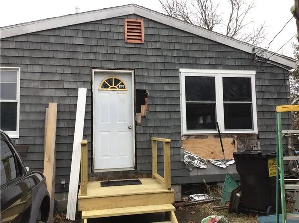 41 Enfield Ave, North Kingstown, RI 02852