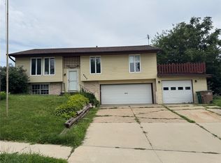 4420 Wakonda Dr, Norwalk, IA 50211
