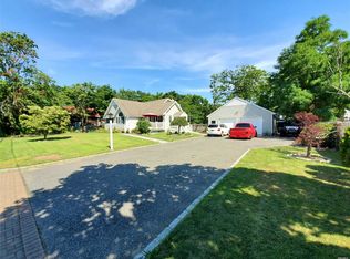 7 Lake St, Islip, NY 11751