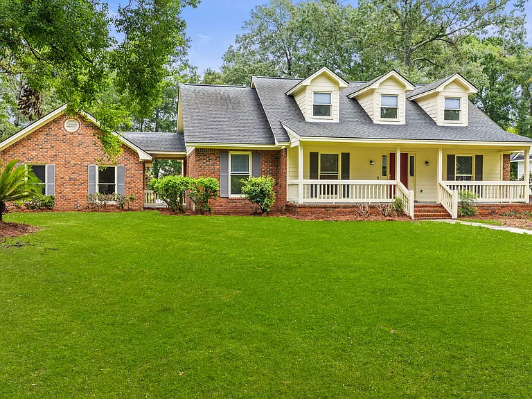 390 Steele Wood Dr — Photo 2
