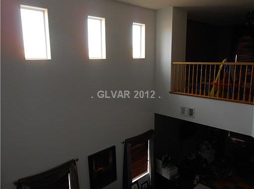 3rd image of 605 E Brown Breeches Ave