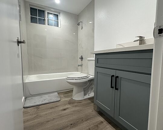 3rd image of 1036 W 98th St
