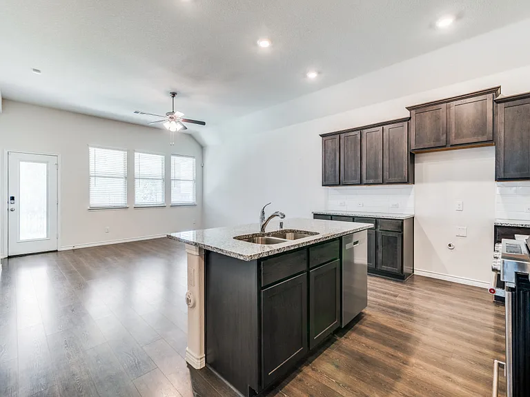 763 Philadelphia St — Photo 40