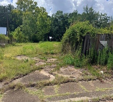 3rd image of 612 Houston St