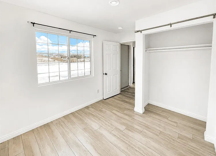 6029 Del Amo Blvd — Photo 8