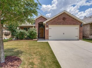 633 Clearbrook St, Azle, TX 76020