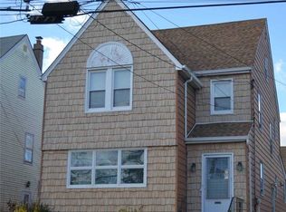 124 Carstairs Rd, Valley Stream, NY 11581