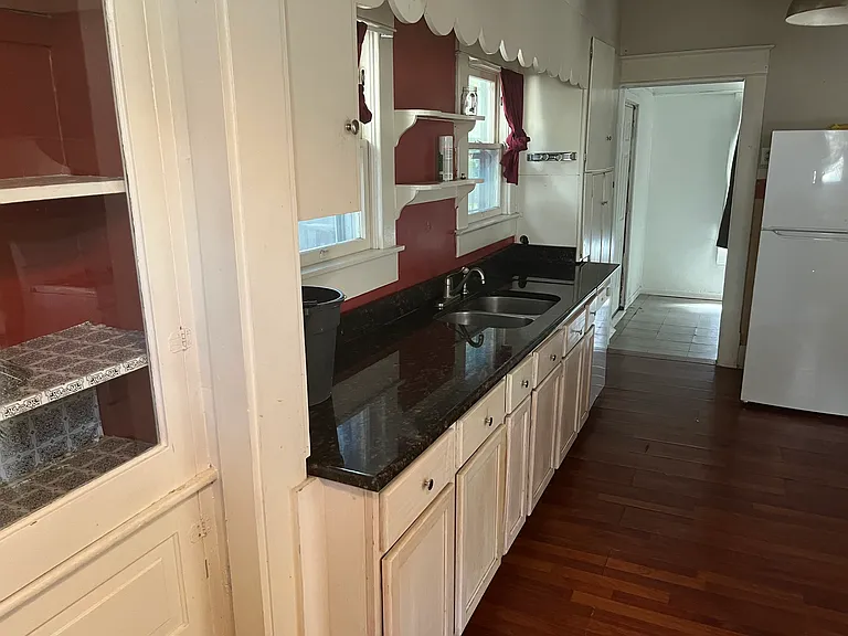 108 W Wallace St — Photo 5