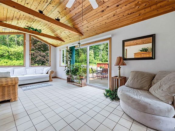 5th image of 593 Phinney Rd
