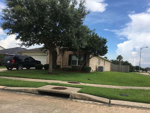 3rd image of 1402 Chandler Park Ln
