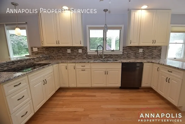 7809 Locust Wood Rd — Photo 5