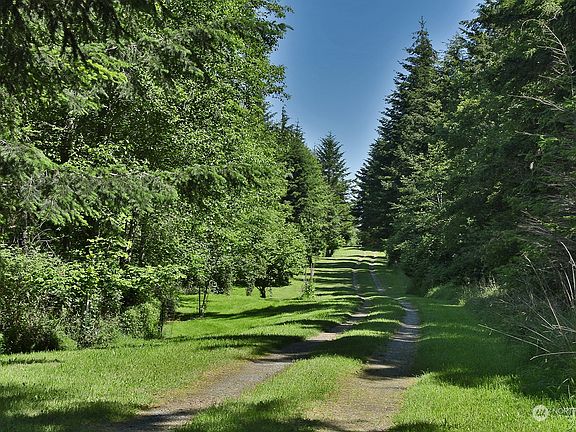 4th image of 2086 Birdwood Lane