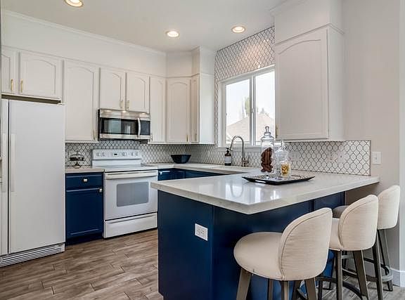 5th image of 281 E Park Knoll Cir