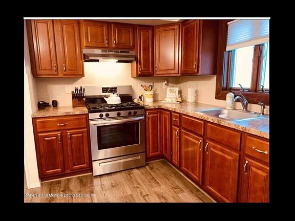 3rd image of 39 Fern Ave Floor 1