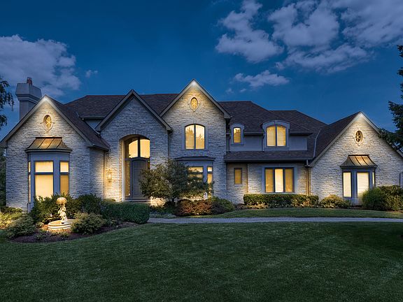 2nd image of 8 York Lake Ct