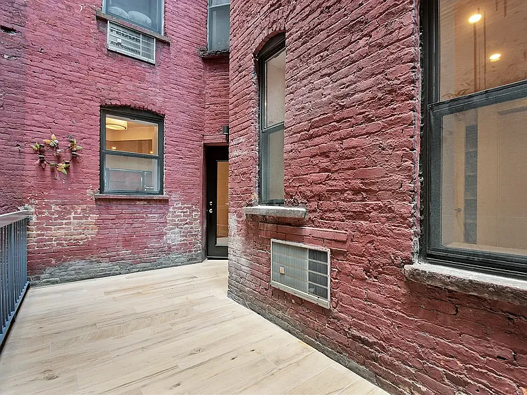 226 E 25th St #1C — Photo 8