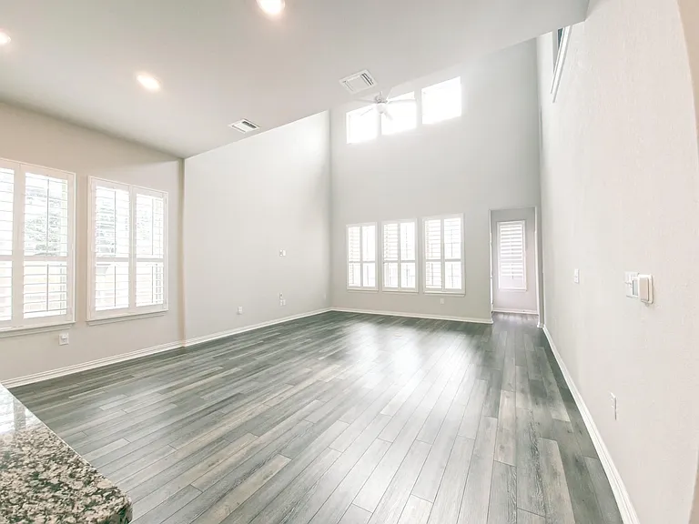 12716 Bloomington Dr — Photo 13