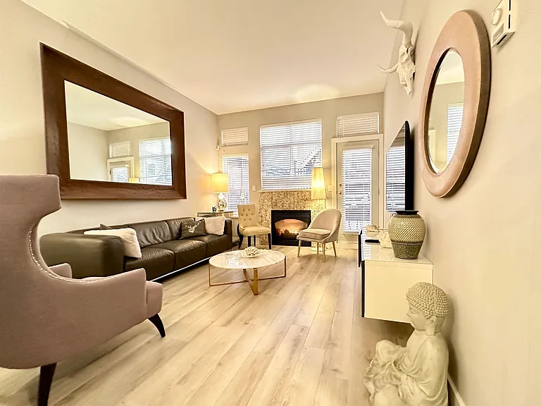 136 W 4th St #D — Photo 2
