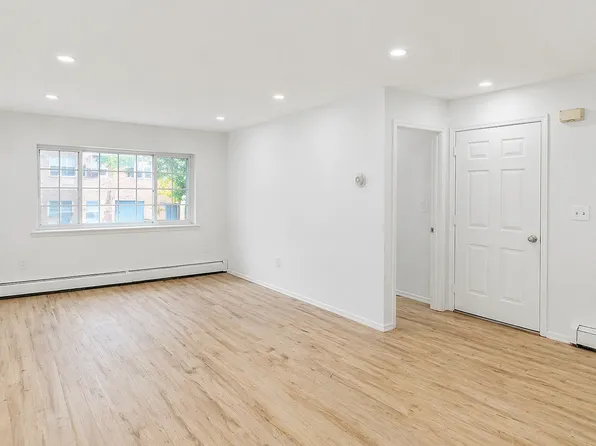 294 Tompkins Avenue image 1 of 8